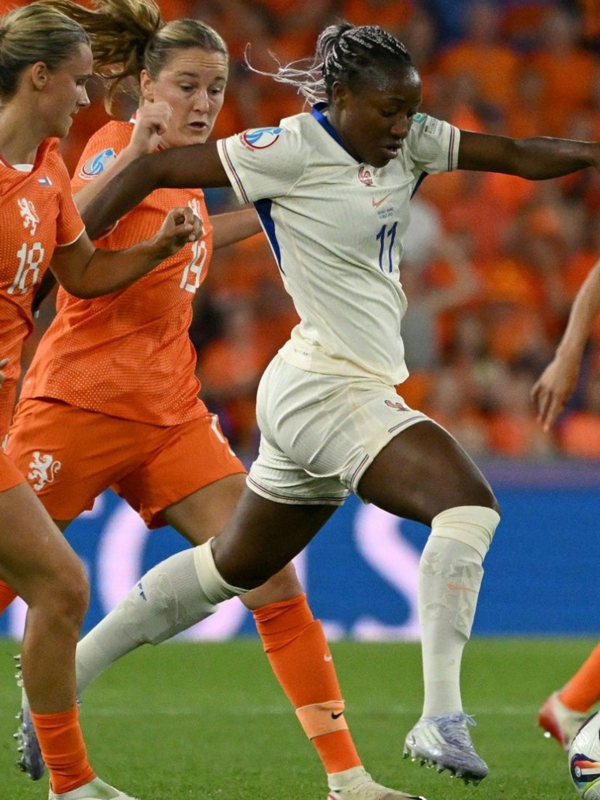 Kadidiatou Diani (M.) ist angeschlagen