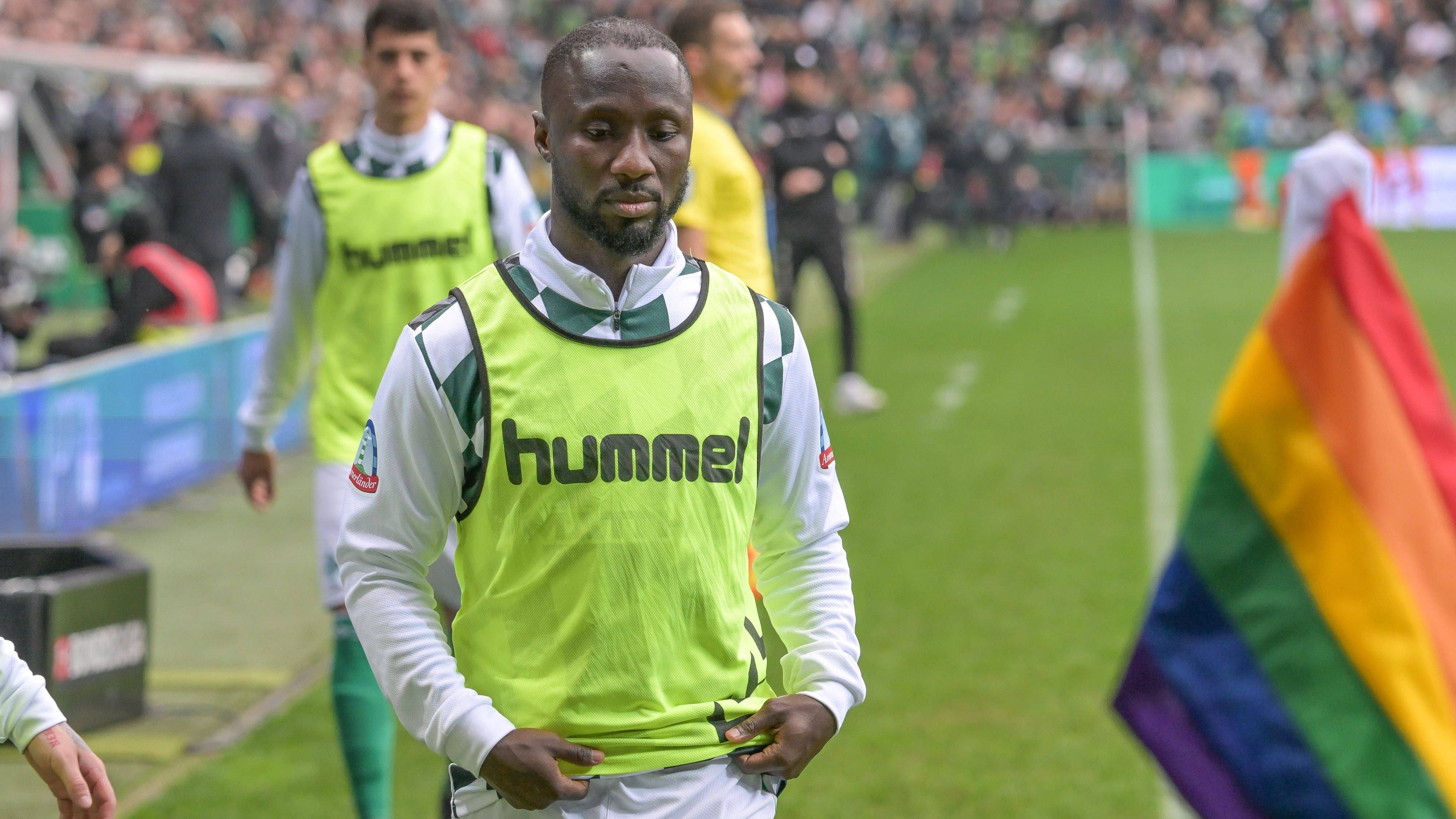 <strong>Naby Keita (Werder Bremen)</strong><br>Im Sommer 2023 galt die Verpflichtung von Naby Keita vom FC Liverpool für Werder Bremen noch als echter Coup. Der 29-Jährige fehlte jedoch häufig verletzt und konnte auch sonst die hohen Erwartungen nicht erfüllen. Unter Trainer Ole Werner spielt der Ex-Leipziger keine Rolle, steht aber noch bis 2026 unter Vertrag. Laut dem türkischen Journalisten Ertan Süzgün könnten die Werderaner den Großverdiener nun sogar noch loswerden ...