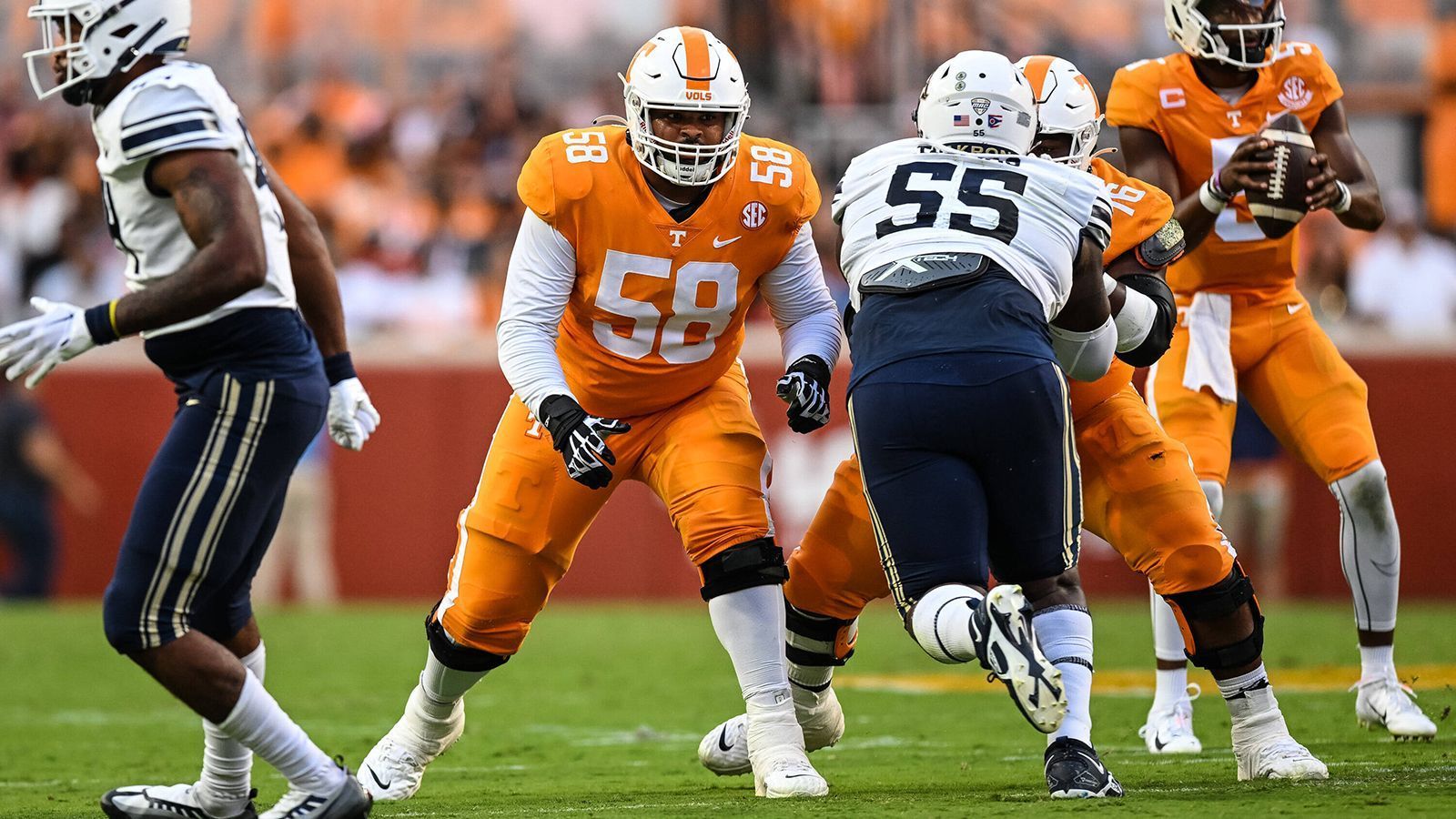 
                <strong>10. Pick: Darnell Wright (Chicago Bears) </strong><br>
                &#x2022; Rückennummer: 58<br>&#x2022; Position: Offensive Tackle<br>
              