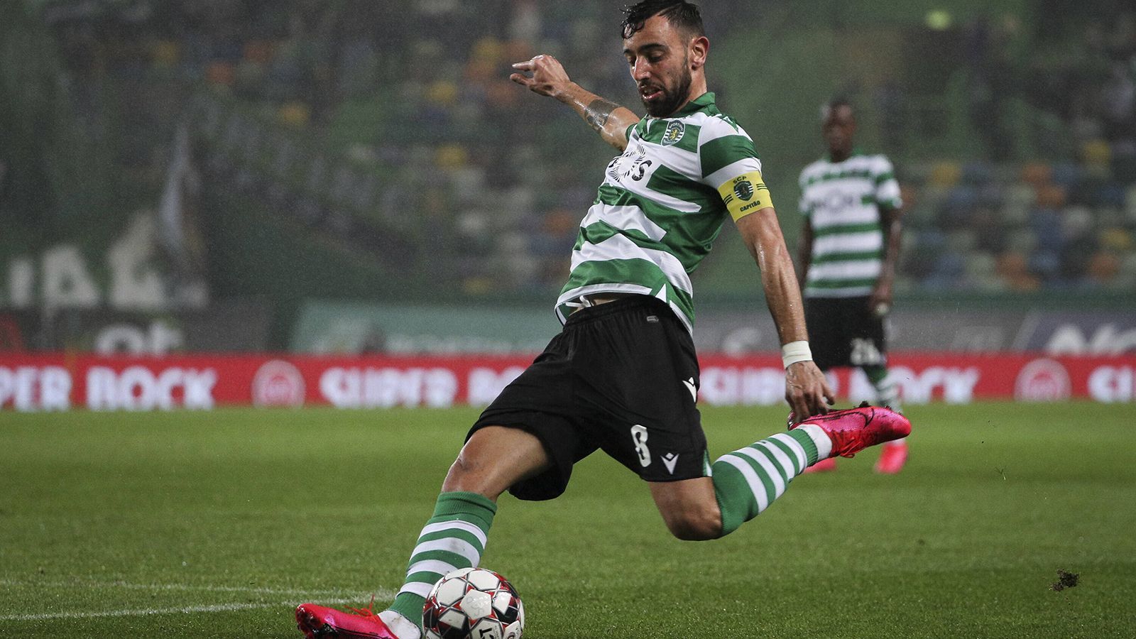 
                <strong>6. Platz - Sporting Lissabon: 272,97 Mio.</strong><br>
                Teuerste Verpflichtungen: Bas Dost (11,85 Mio.), Bruno Fernandes (9,69 Mio.), Marcos Acuna (9,59 Mio.) - Teuerste Abgänge: Bruno Fernandes (Bild, 55 Mio.), Joao Mario (40 Mio.), Islam Slimani (30,5 Mio.)
              