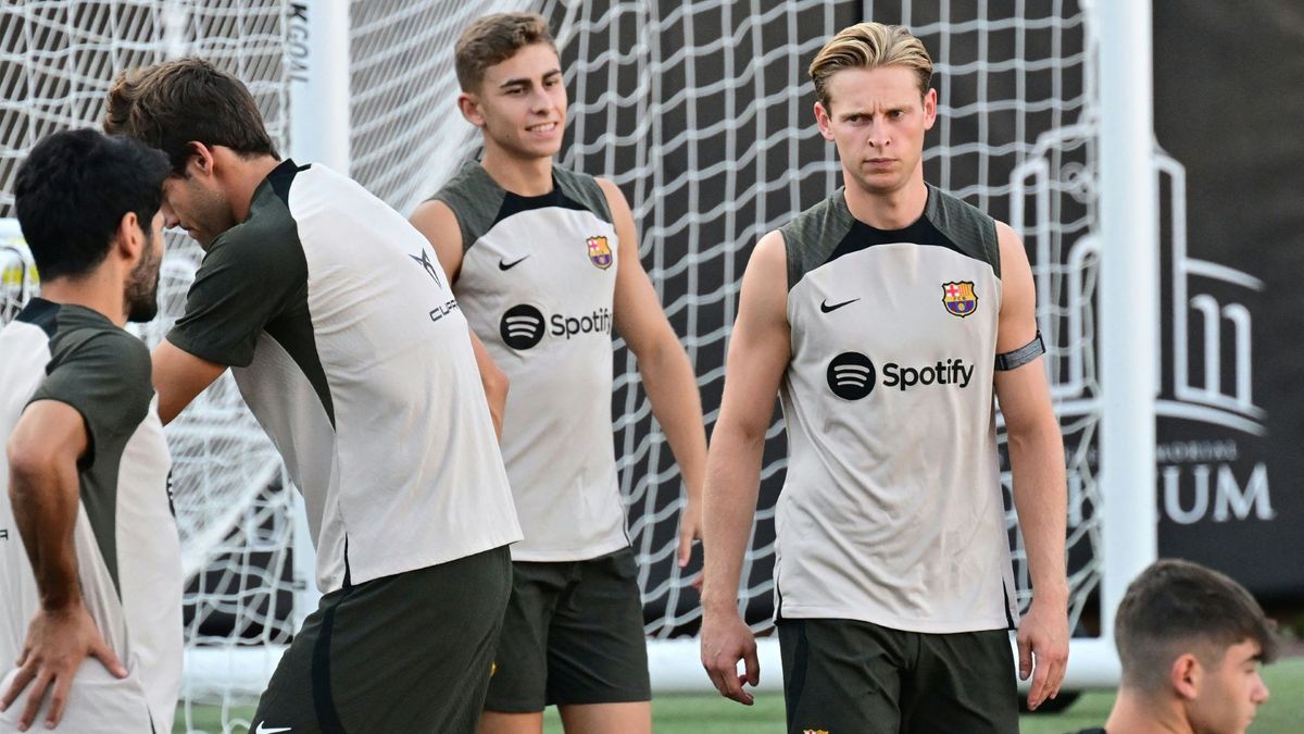 Frenkie de Jong (r.) hat keine Lust auf die Auslagerung