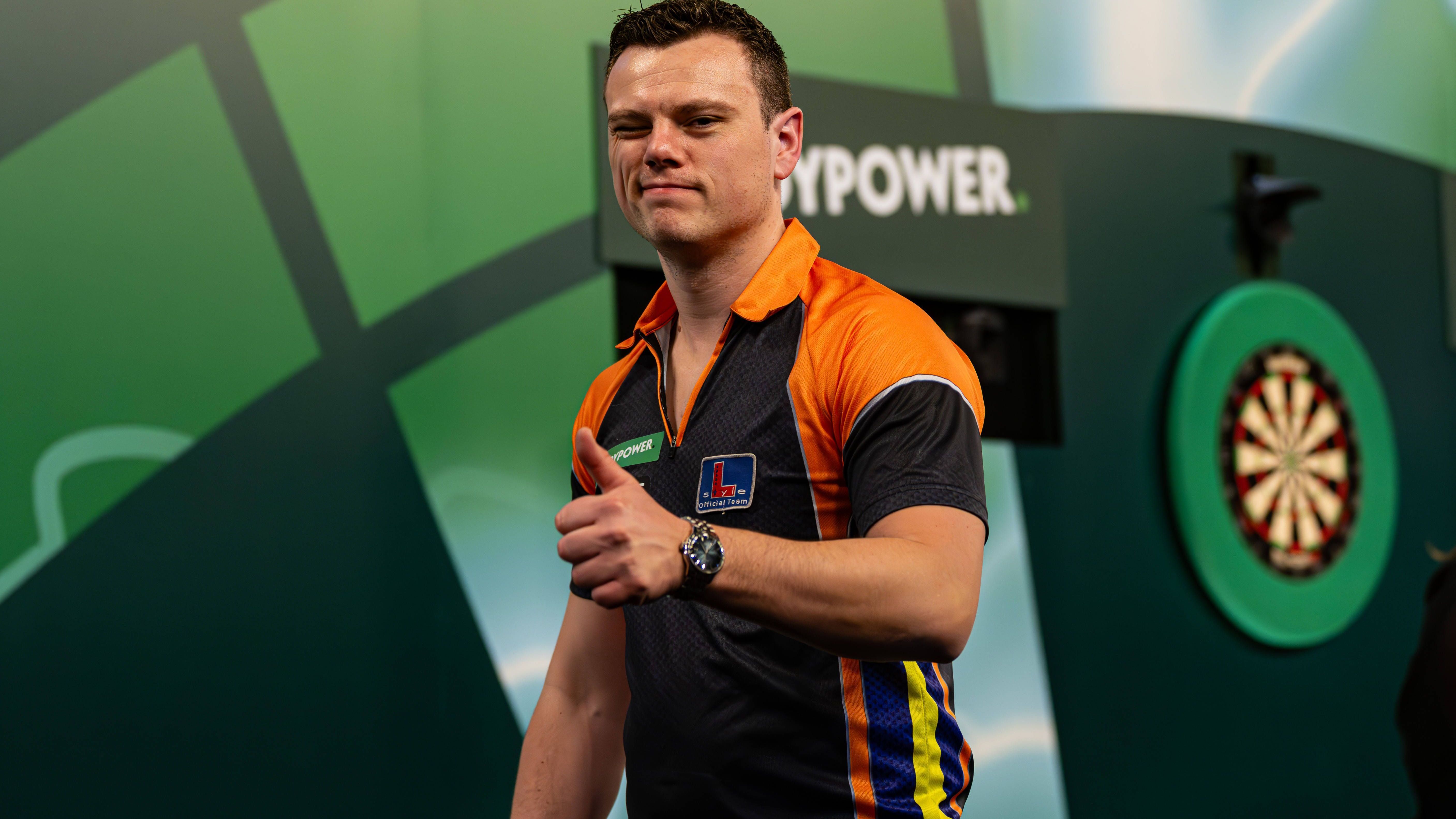 <strong>Platz 12 (geteilt): Jeffrey de Graaf (Schweden)</strong><br><strong>180er bei der WM 2024:</strong> 16<br><strong>Spiele bei der WM 2024:</strong>&nbsp;3 (Aus in der Runde der letzten 32)