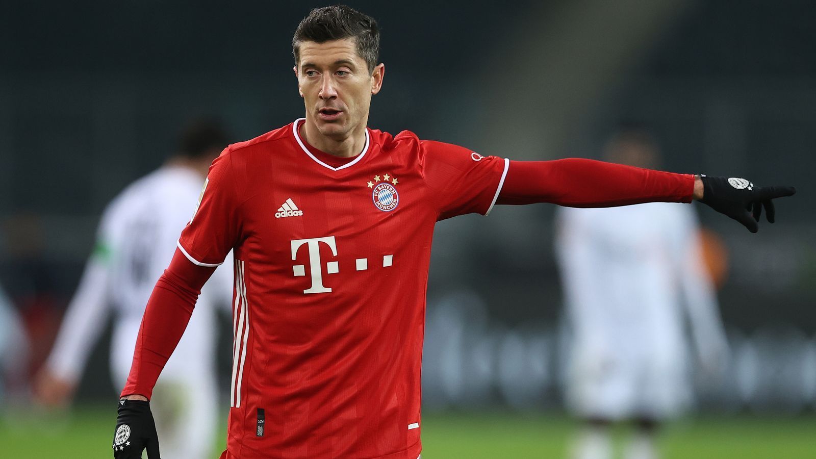 
                <strong>Angriff: Robert Lewandowski (FC Bayern München)</strong><br>
                Gesamtstärke in FIFA 21: 91 - Alter: 32 Jahre - Nationalität: Polen
              