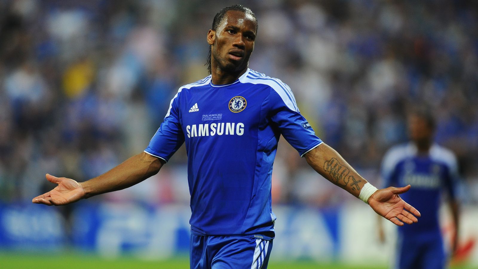 
                <strong>Platz 22 - Didier Drogba (FC Chelsea)</strong><br>
                &#x2022; Ablösesumme: 111 Millionen Euro<br>&#x2022; Wechsel von Olympique Marseille zum FC Chelsea (2004)<br>
              