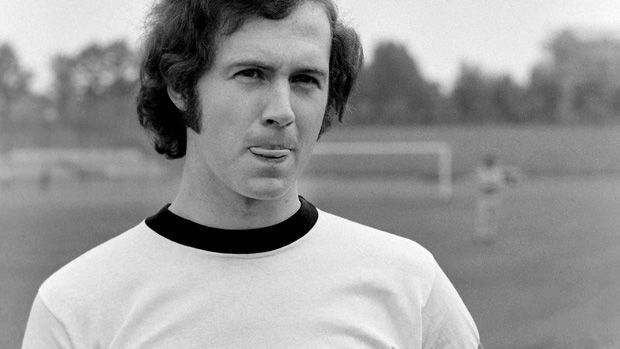 <strong>Franz Beckenbauer (50 Spiele als Kapitän)</strong><br>
                Europameister 1972, Weltmeister 1974. Franz Beckenbauer führte die deutsche Nationalmannschaft als Kapitän zu den beiden großen Titeln. Insgesamt 50 Mal führte er die DFB-Elf an, bevor er 1977 seine Nationalelfkarriere beendete.
