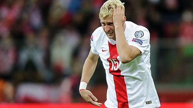 
                <strong>Auf der Bank: Kamil Glik (Polen)</strong><br>
                Auf der Bank: Kamil Glik (Polen). Der 27-jährige Innenverteidiger des FC Turin geht dahin, wo es wehtut. Deshalb sitzt er schon am 6. Quali-Spieltag eine Gelb-Sperre ab. Beim 4:0 in Georgien gelingt ihm sein dritter Länderspieltreffer sowie ein Assist.
              