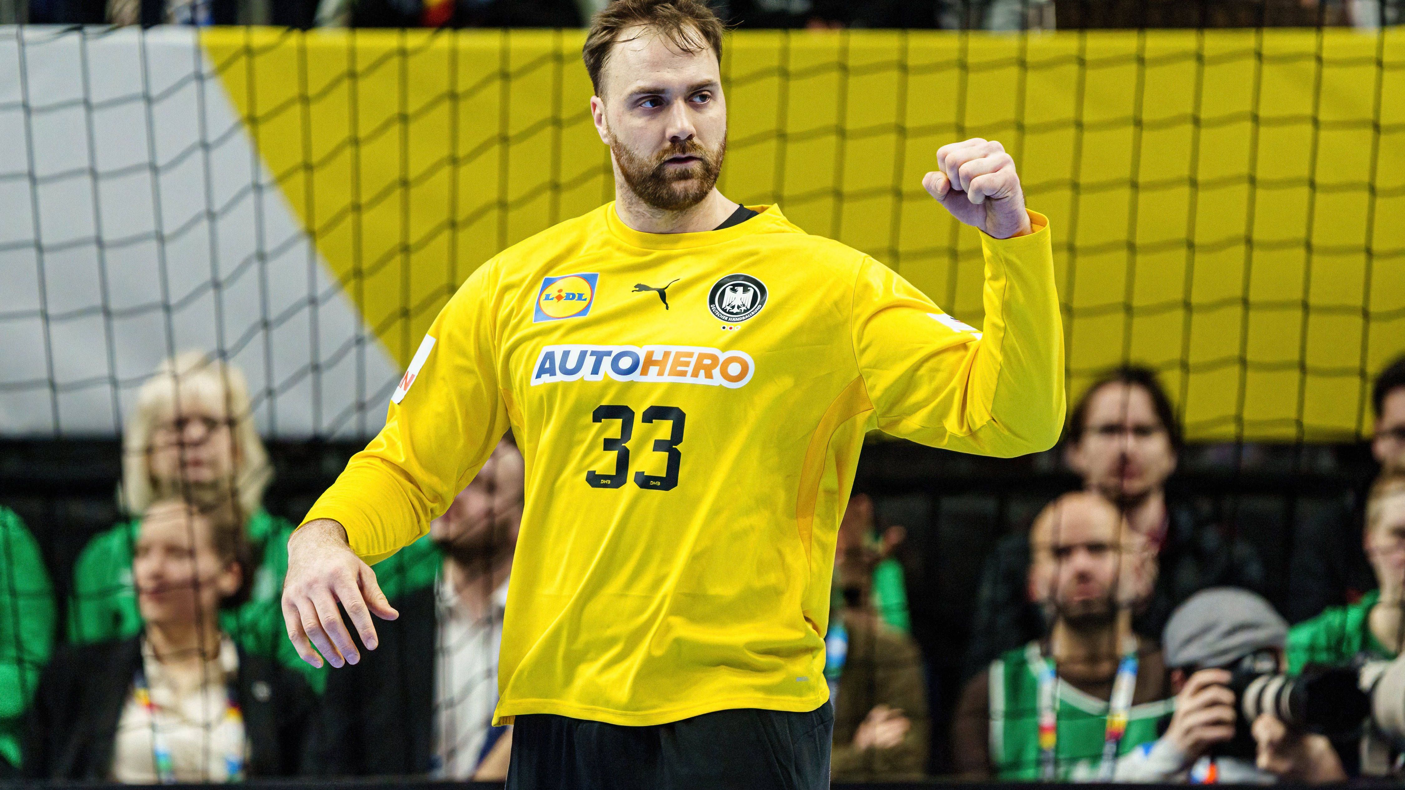 <strong>Tor: Andreas Wolff</strong> <br>Weltklasse-Auftakt mit Fabel-Wert gegen die Schweiz (61 Prozent gehalten), gegen Nordmazedonien nahm er sich indes eine Auszeit, bekam nur einen Ball zu halten und wurde früh ausgewechselt. Verschmerzbar gegen einen schwachen Gegner. Gegen Frankreich wieder absolut herausragend mit 16 Paraden. Steht bei einer Fangquote von 40 Prozent. Stark! <strong><em>ran</em>-Note: 2</strong>