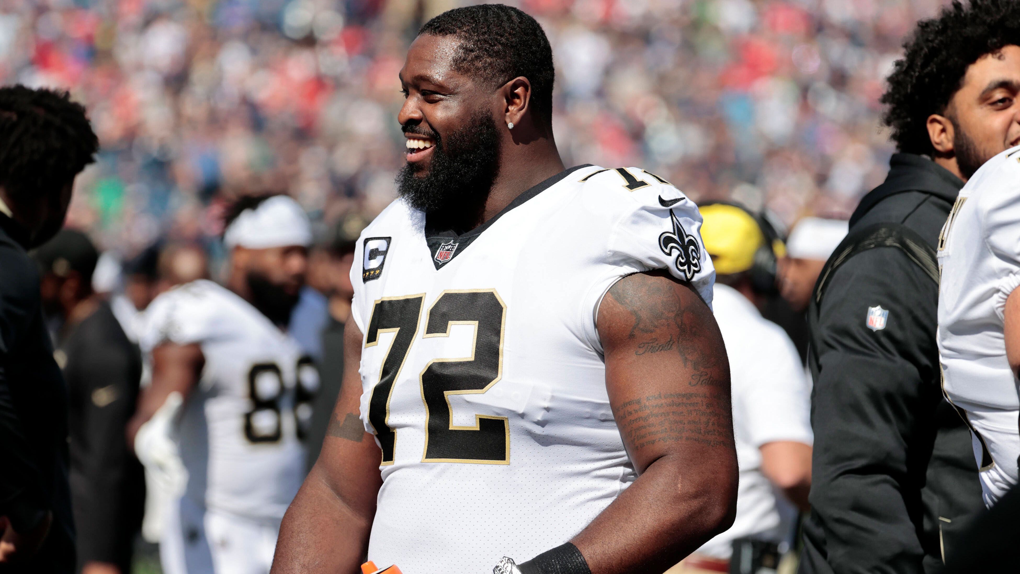 
                <strong>Geteilter 7. Platz: Terron Armstead (Miami Dolphins)</strong><br>
                &#x2022; Jahresgehalt: 15 Mio. US-Dollar<br>&#x2022; Laufzeit: fünf Jahre<br>&#x2022; Gesamtvolumen: 75 Mio. US-Dollar<br>&#x2022; Davon garantiert: 43,37 Mio. US-Dollar<br>
              