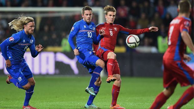 
                <strong>Ligabetrieb nur im Frühling und Sommer</strong><br>
                Ligabetrieb: In der isländischen Liga, der Pepsideild, wird nur im Frühjahr und Sommer gespielt - im Herbst und Winter ist es zu kalt. Benannt ist die Liga nach dem Sponsor Pepsi.
              