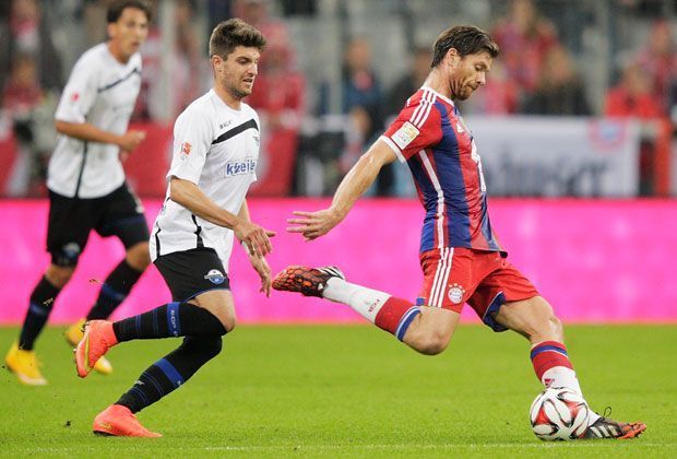 
                <strong>Xabi Alonso (FC Bayern)</strong><br>
                Platz 4: Beim 4:0 gegen den SC Paderborn steigert Xabi Alonso seine persönliche Bestmarke auf 165 Ballkontakte. Doch auch damit läuft sich der Spanier nur warm für die Bestmarke, die er vier Tage später pulverisiert.
              
