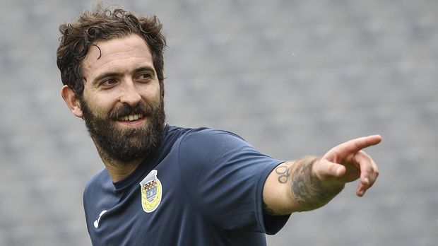 
                <strong>Platz 9: Hugo Monteiro (36 Spiele)</strong><br>
                Platz 9: Hugo Monteiro (36 Spiele). Der Portugiese schaffte es, in 36 aufeinanderfolgenden Spielen in der portugiesischen Liga Nos kein Tor zu erzielen. 27 für Boavista Porto. Damit ist der 30-Jährige unsere Nummer neun.
              