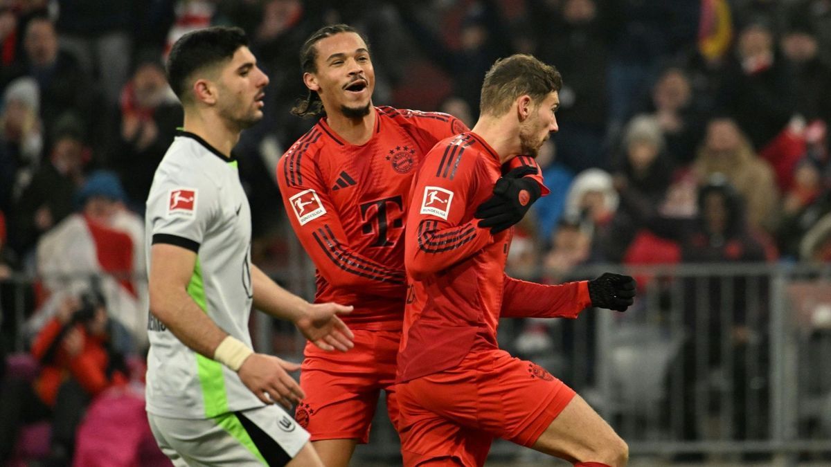 Leon Goretzka feiert seinen Treffer zum 3:1