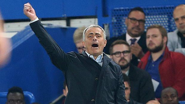 
                <strong>Platz 1: Jose Mourinho (FC Chelsea)</strong><br>
                Platz 1: Jose Mourinho (FC Chelsea). Wer sich als besten Teammanager der Welt betitelt, muss auch in dieser Liste ganz vorne landen. "The Special One" lässt sich seine Arbeit bei den "Blues" mit 11,5 Millionen Euro Jahresgage vergüten. Geldmassen schützen aber nicht vor Krisen, wie der aktuelle Tabellenplatz 16 verdeutlicht.
              
