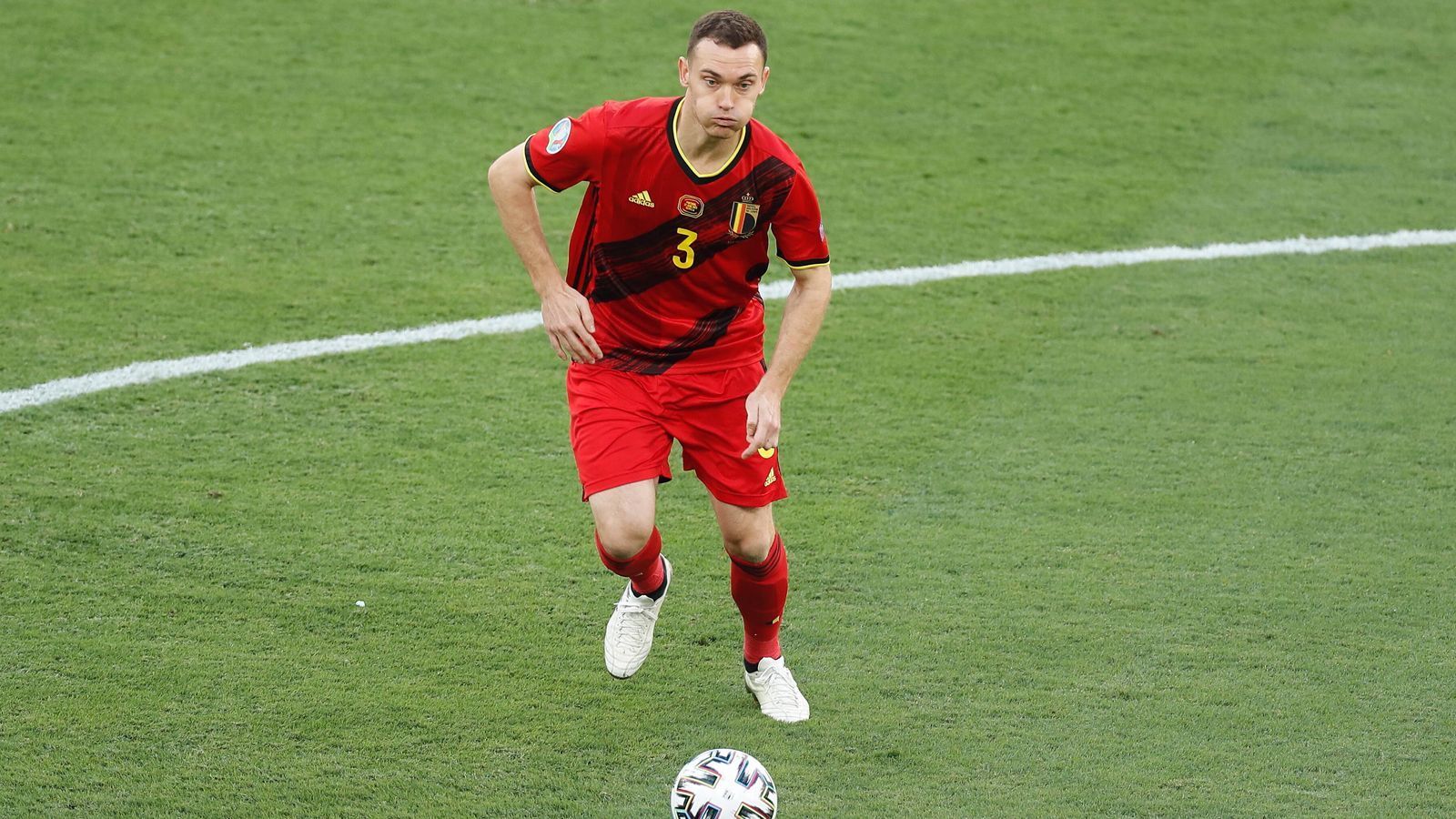 
                <strong>Thomas Vermaelen</strong><br>
                In der Abwehrreihe der Belgier eine sichere Bank. Klärt auch mit dem Kopf souverän, kann den Schuss zum 1:0 der Italiener aber auch nicht verhindern. Kein auffälliges Spiel. ran-Note: 4
              