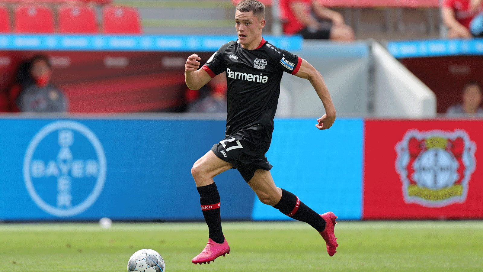 
                <strong>Platz 10: Florian Wirtz (17)</strong><br>
                 - Verein: Bayern 04 Leverkusen - Position: Rechtsaußen - Marktwert: 10 Millionen Euro
              