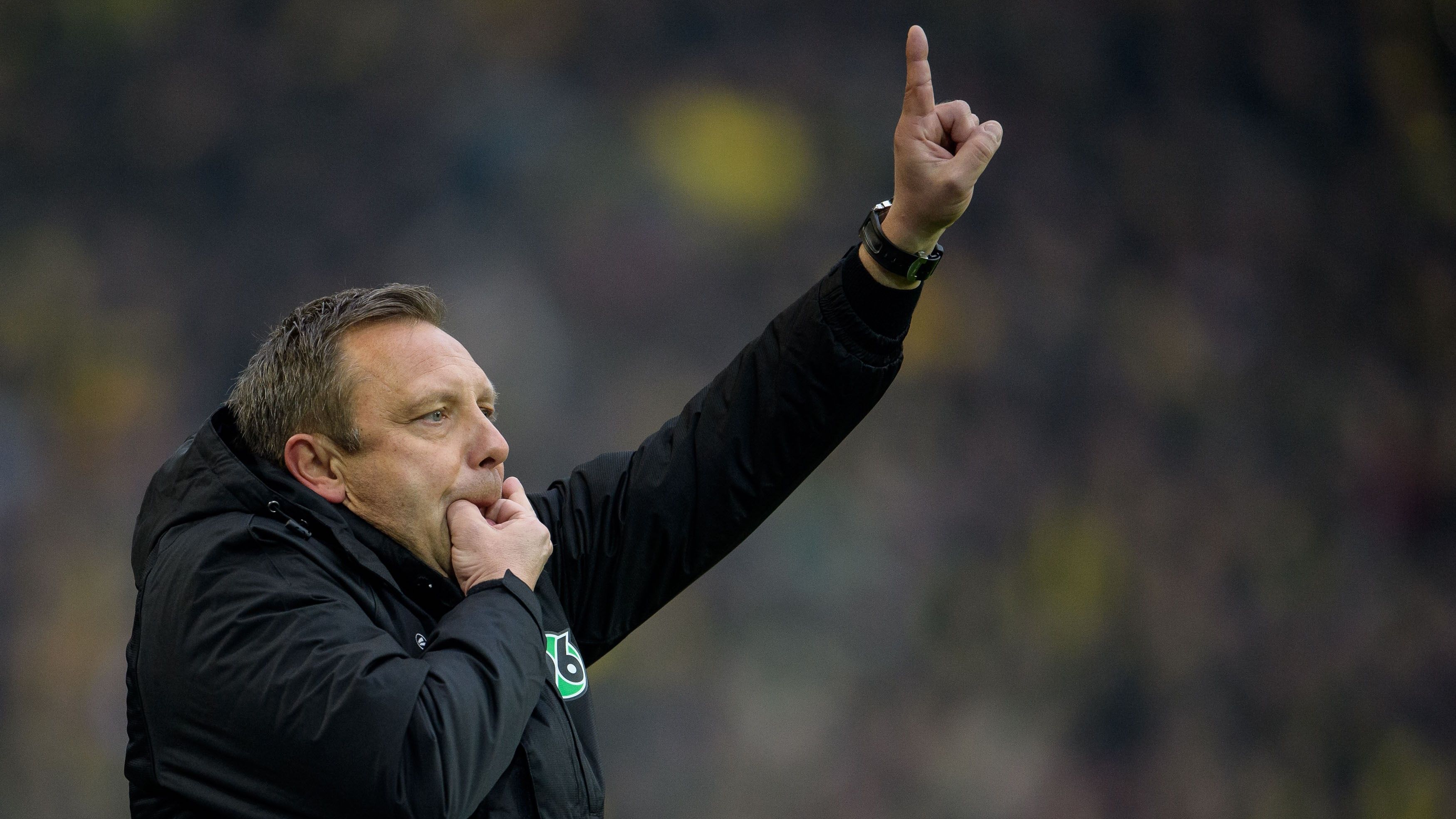 
                <strong>Andre Breitenreiter (vereinslos)</strong><br>
                Hat in seiner Karriere schon zweimal das geschafft, wonach sich der HSV so sehnt: den Aufstieg in die Bundesliga. Andre Breitenreiter gelang das mit Paderborn (2014) und Hannover (2017). Warum also nicht auch mit den Hamburgern? Der frühere Stürmer kennt den Verein zumindest noch aus der Erinnerung, als er dort von 1994 bis 1997 selbst kickte.
              