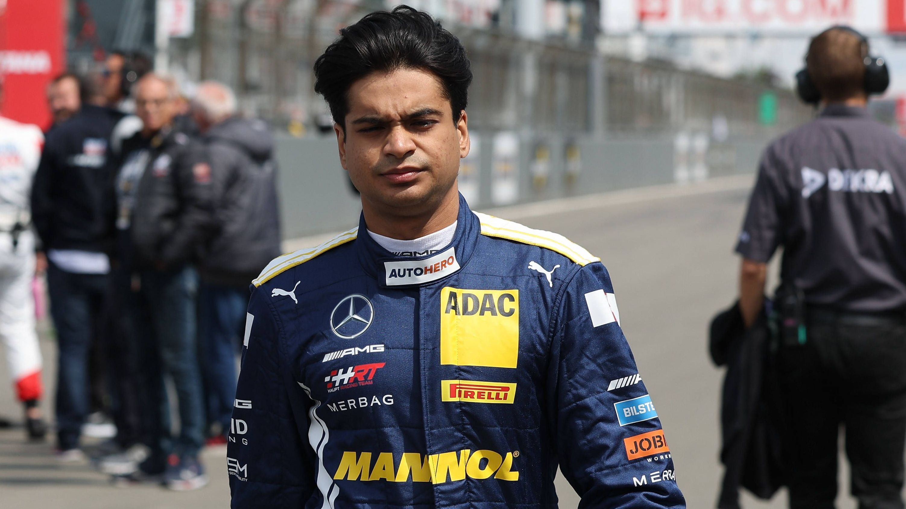 <strong>Arjun Maini (HRT)</strong><br>Auch 2024 fährt der Sieger des 24 Stunden Rennens vom Nürburgring vom Vorjahr für die Silberpfeile. Arjun Maini bleibt beim Team HRT, die somit 2024 exakt das gleiche Line-Up ins Rennen schicken.