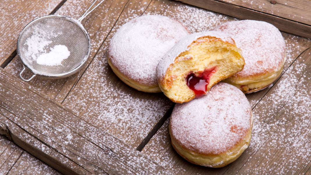 Die&nbsp; mit Pflaumenmus gefüllten Krapfen sind nicht nur an Karneval beziehungsweise Fasching der Hit.