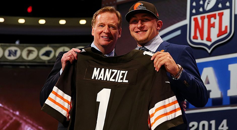 
                <strong>"Johnny Cleveland"</strong><br>
                Als die Cleveland Browns "Johnny Football" im Mai 2014 mit dem 22. Pick drafteten, kannte der Hype keine Grenzen. Jeder wusste um Manziels Undiszipliniertheiten, aber eben auch um sein sportliches Potenzial.
              