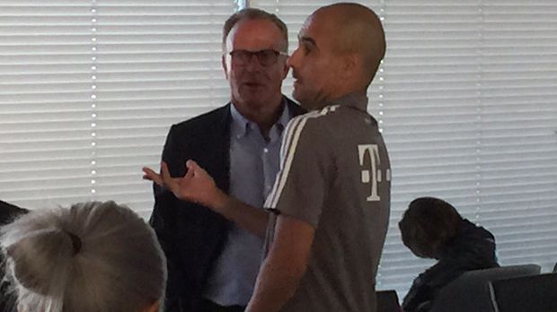 
                <strong>Der FC Bayern auf China-Tour</strong><br>
                Unterdessen fragt Pep Guardiola bei Rummenigge wohl nach, warum Arturo Vidal noch nicht mit dabei ist. Rummenigges Antwort könnte lauten: "Bald Pep, bald!"
              