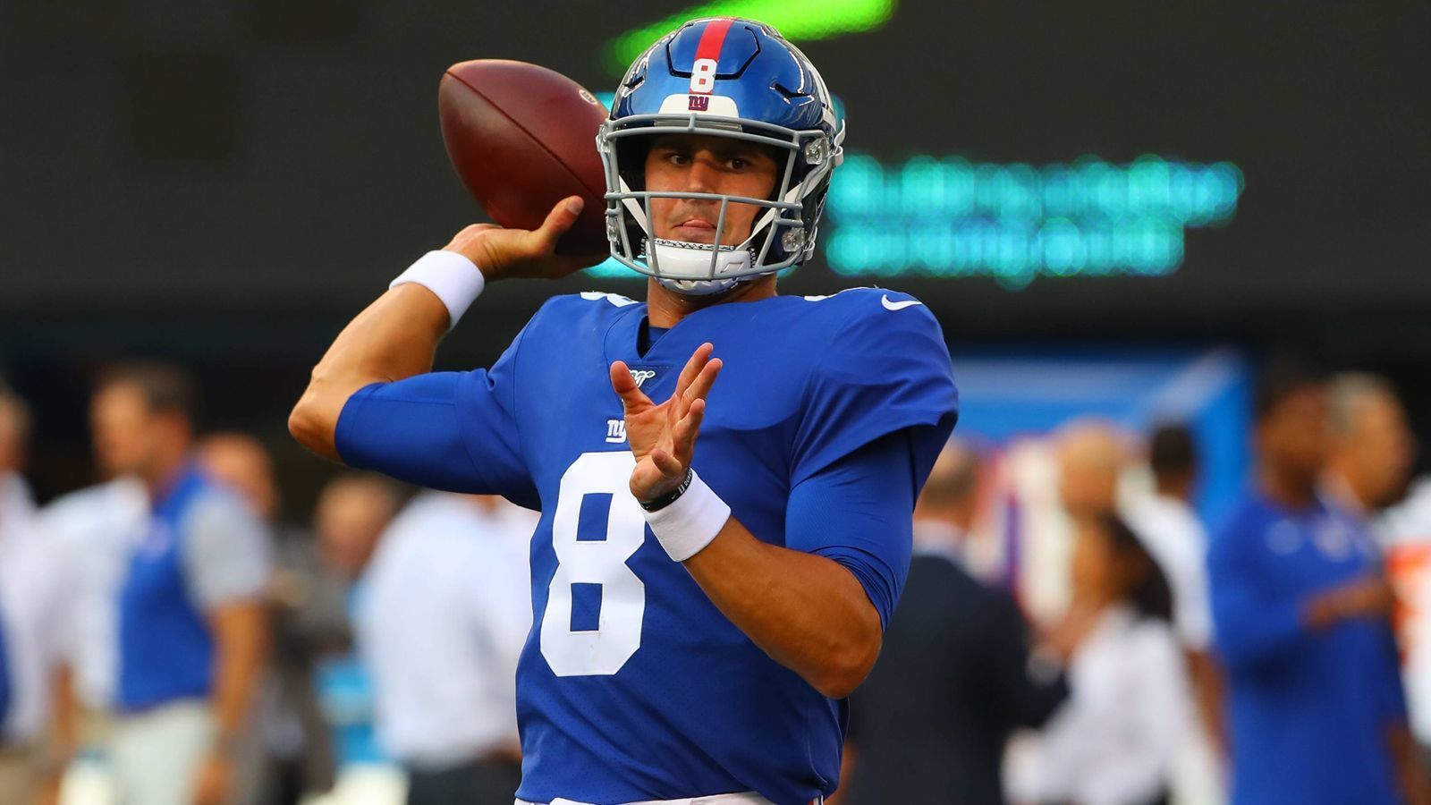 
                <strong>Daniel Jones (Quarterback, New York Giants)</strong><br>
                Passer Rating: 137.3
              