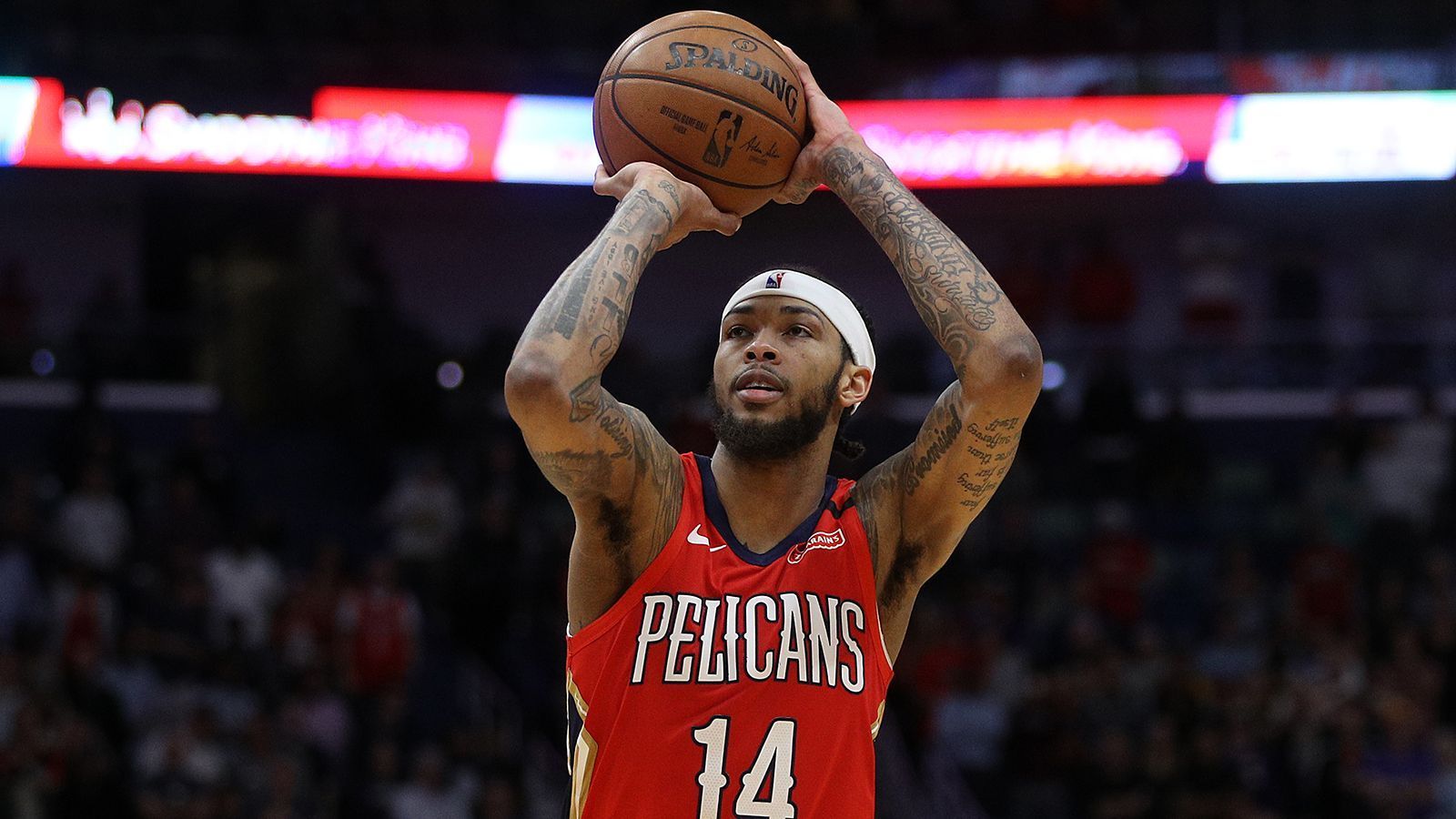 
                <strong>Brandon Ingram (New Orleans Pelicans)</strong><br>
                Einer der spannendesten Free Agents. Aufgrund seiner drahtigen Statur wird er oft mit Kevin Durant verglichen. Tatsächlich pflegt der 23-Jährige eine ähnliche Spielweise. Dass sein Vertrag mit knapp 5 Mio. Dollar nach oben schnellen wird, ist außer Frage. Ingram ist ein Restricted Free Agent. Er darf mit anderen Franchises verhandeln, die Pelicans haben aber die Chance, das höchste Gebot zu matchen und sich die Dienste des Forwards zu sichern. Es winkt ein Maximal-Vertrag in New Orleans.
              