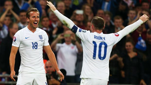 
                <strong>England</strong><br>
                England: Neun Spiele, neun Siege - die Engländer sind in der Gruppe A nicht zu stoppen und lösen mit ihrer Siegesserie als erstes Land das EM-Ticket. Kapitän Wayne Rooney (re.) und Harry Kane (li.) tragen mit ihren Treffern zum Erfolg bei.
              