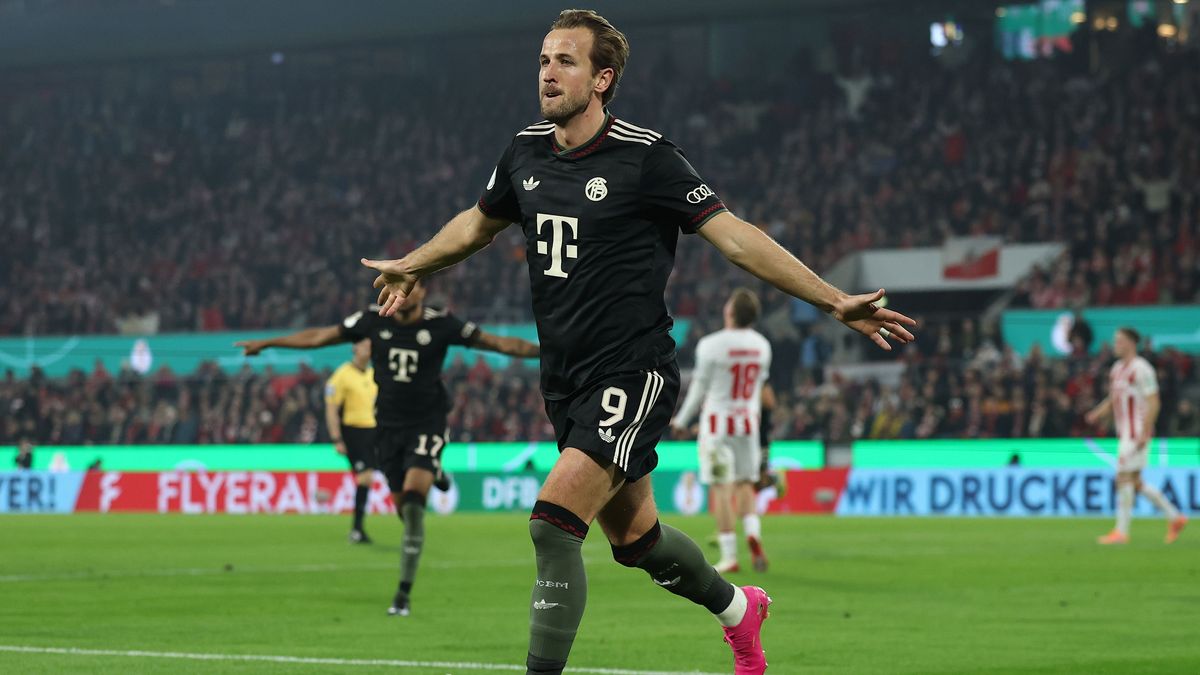 1. FC Köln v FC Bayern München - DFB Cup: Round Two