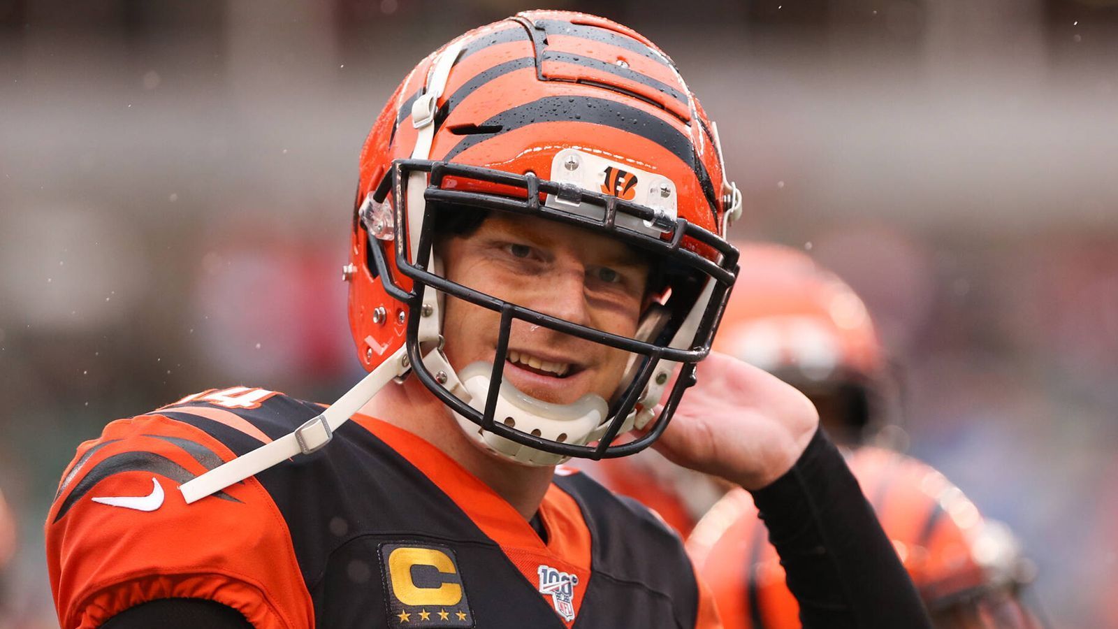 
                <strong>Andy Dalton zu den Carolina Panthers</strong><br>
                Eine Glaskugel benötigt man für einen Trade von Andy Dalton nicht, denn dass er und die Bengals daran arbeiten, ist bekannt. Das Ziel auch: Wir sagen, Dalton wird Nachfolger von Cam Newton bei den Carolina Panthers.
              