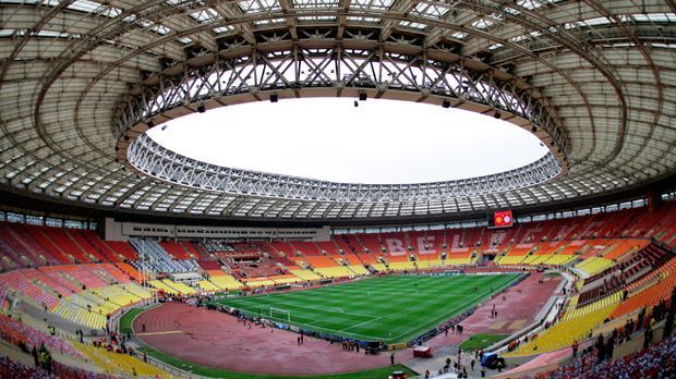 
                <strong>Platz 6: Olympiastadion Luschniki (Moskau)</strong><br>
                Platz 6: Olympiastadion Luschniki, Moskau. Bis 2013 trug Spartak Moskau seine Heimspiele im Stadion aus und auch die russische Nationalmannschaft zeigte sich oft im Luschniki, das 81.000 Plätze bietet. Momentan wird das Stadion in Moskau umgebaut.
              