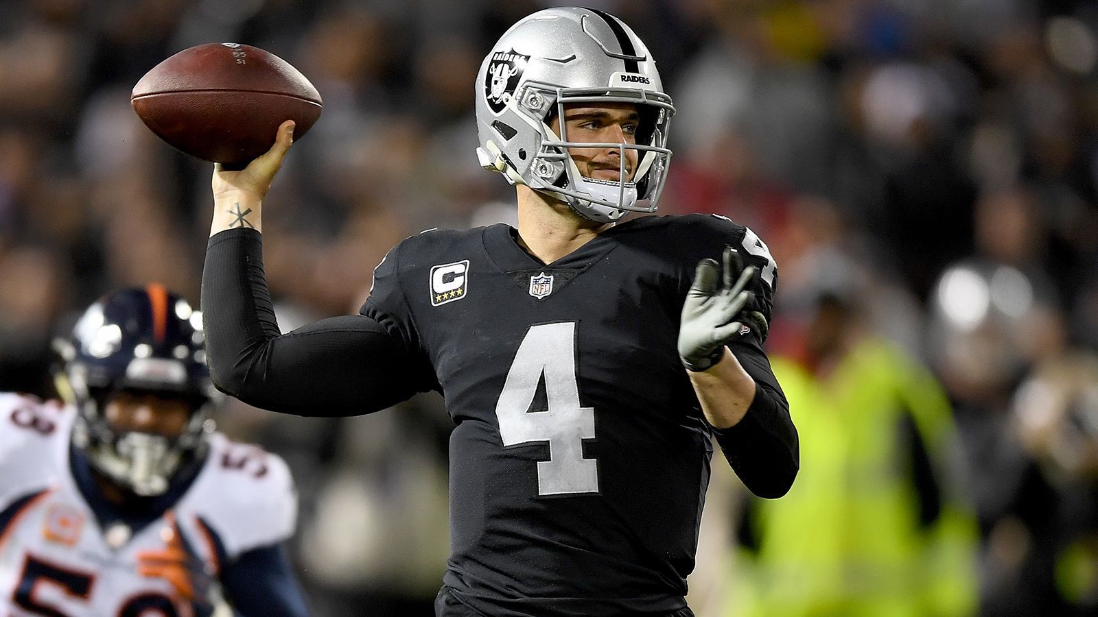 
                <strong>Derek Carr (Oakland Raiders)</strong><br>
                Gesamtwertung: 80Spielverständnis: 82Wurfkraft: 91Genauigkeit kurze Pässe: 88Genauigkeit mittlere Pässe: 84Genauigkeit lange Pässe: 86
              