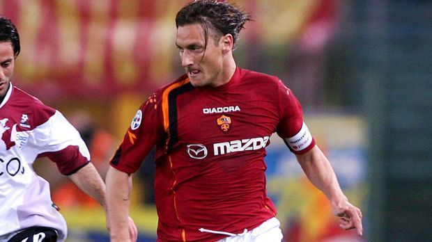 
                <strong>Mittelfeld: Francesco Totti (AS Rom) - Stärke 94</strong><br>
                Mittelfeld: Francesco Totti (AS Rom) - Stärke 94.
              