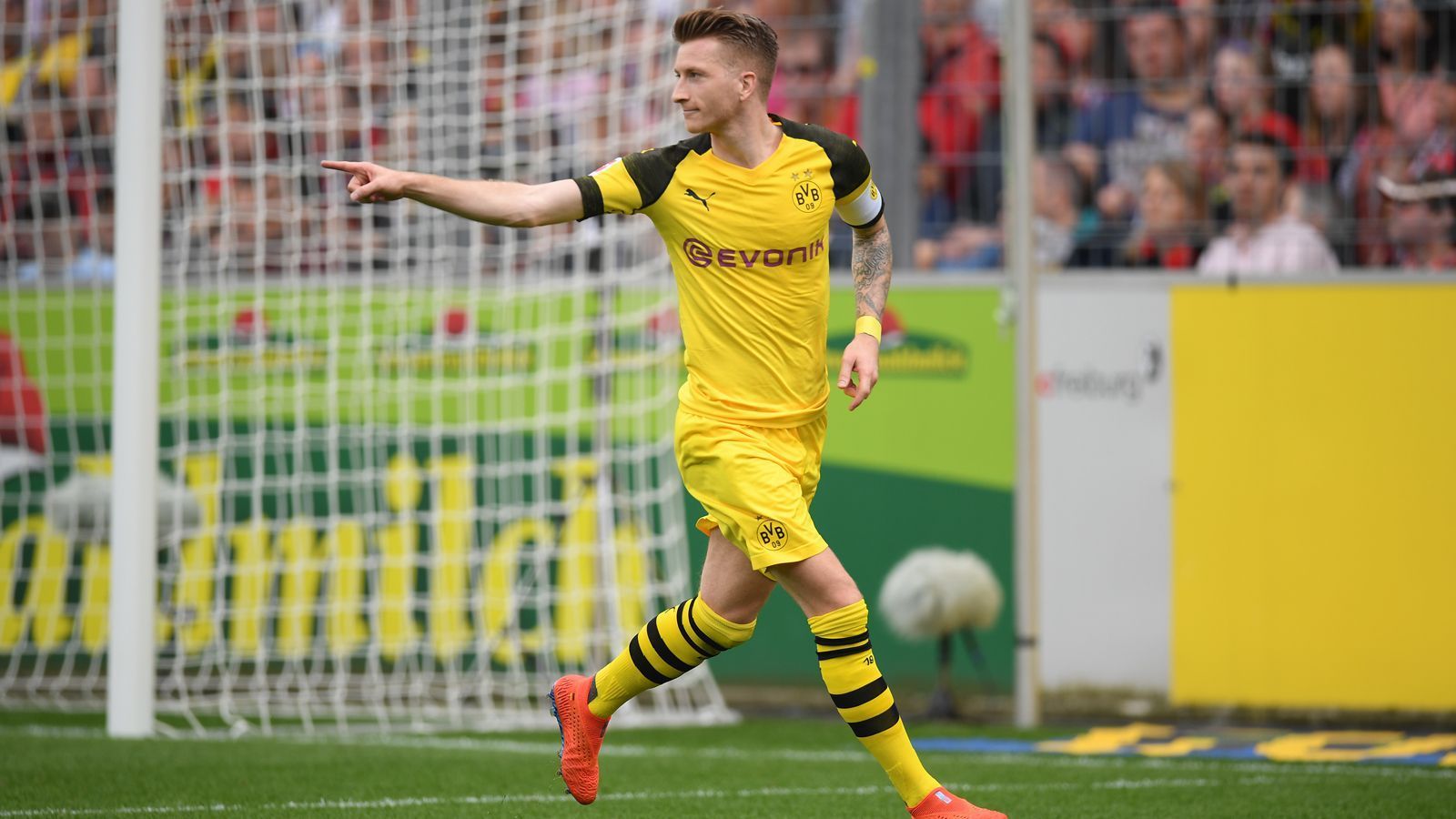 
                <strong>Platz 11 - Marco Reus (Borussia Dortmund)</strong><br>
                Marktwert: 50 Millionen EuroAlter: 30 JahrePosition: Offensiver Mittelfeldspieler
              