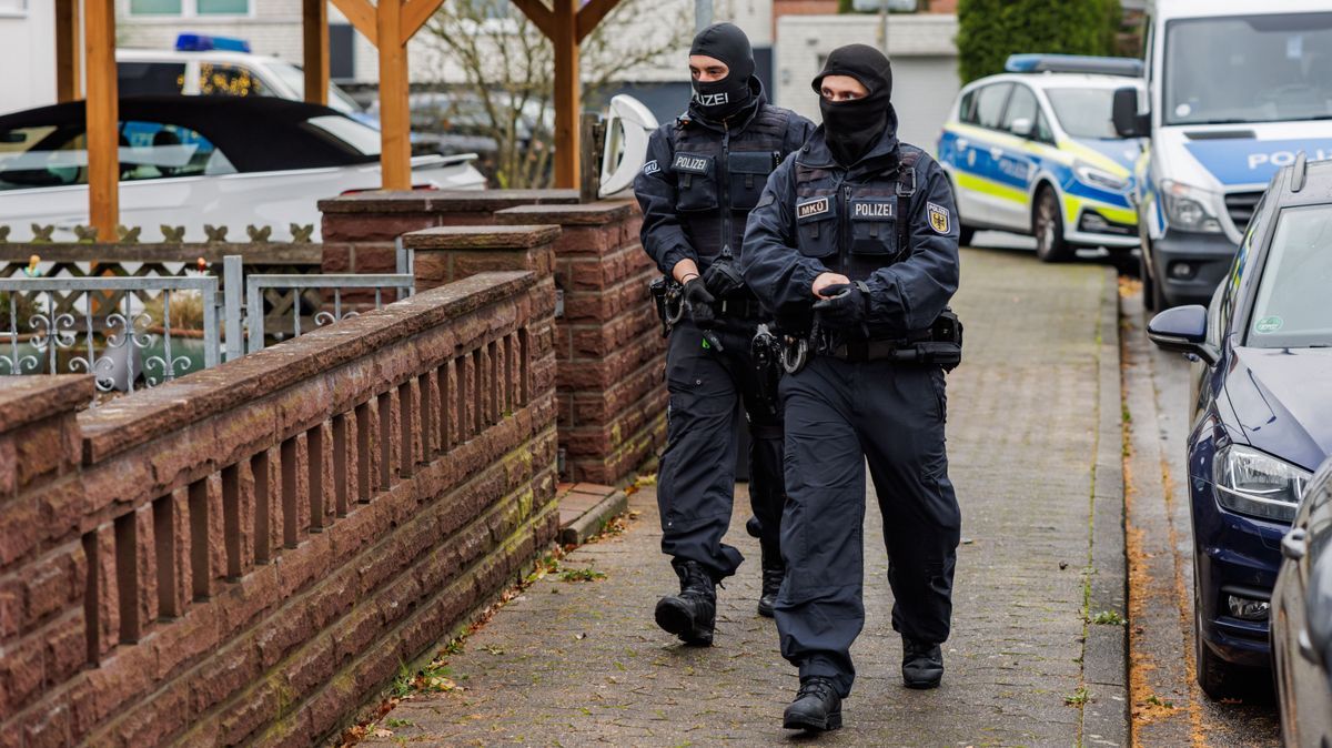 Polizisten haben in Niedersachsen einen Terrorverdächtigen verhaftet.