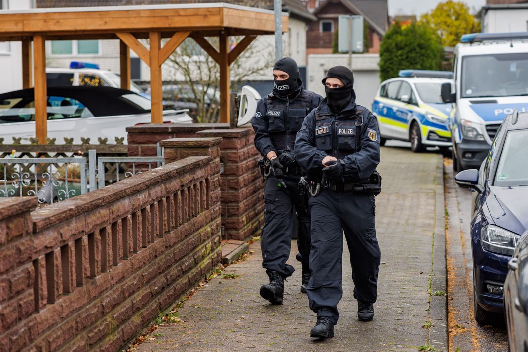 Polizisten haben in Niedersachsen einen Terrorverdächtigen verhaftet.