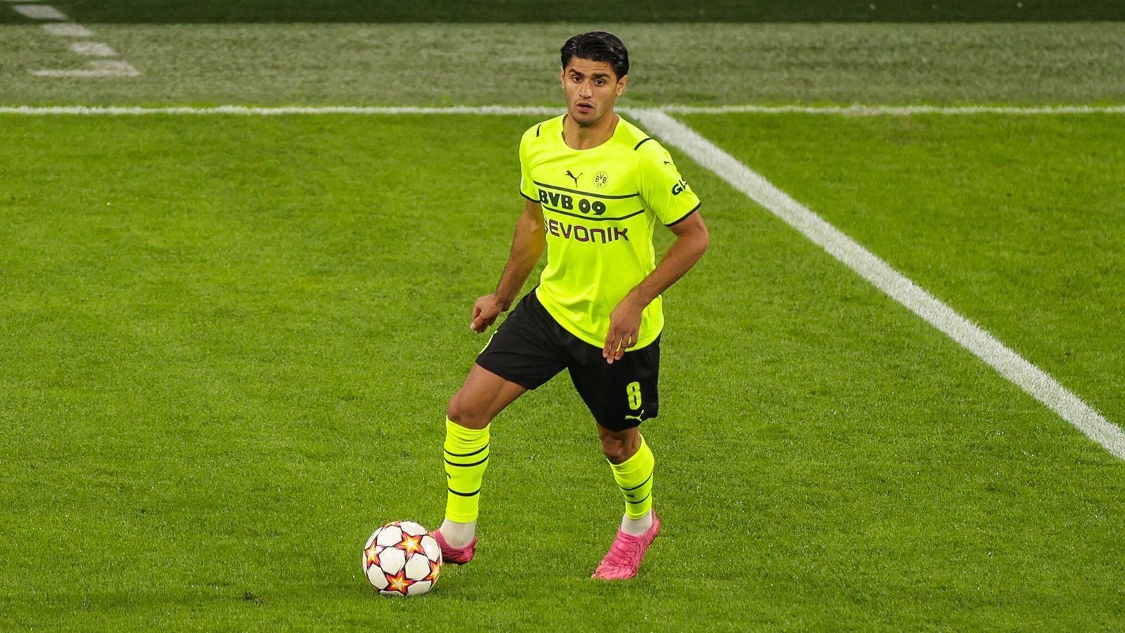 
                <strong>Mahmoud Dahoud</strong><br>
                Muss nach einem Pressschlag mit Tiago Tomas bereits nach vier Minuten vom Platz und wird durch Julian Brandt ersetzt - Keine Bewertung.
              