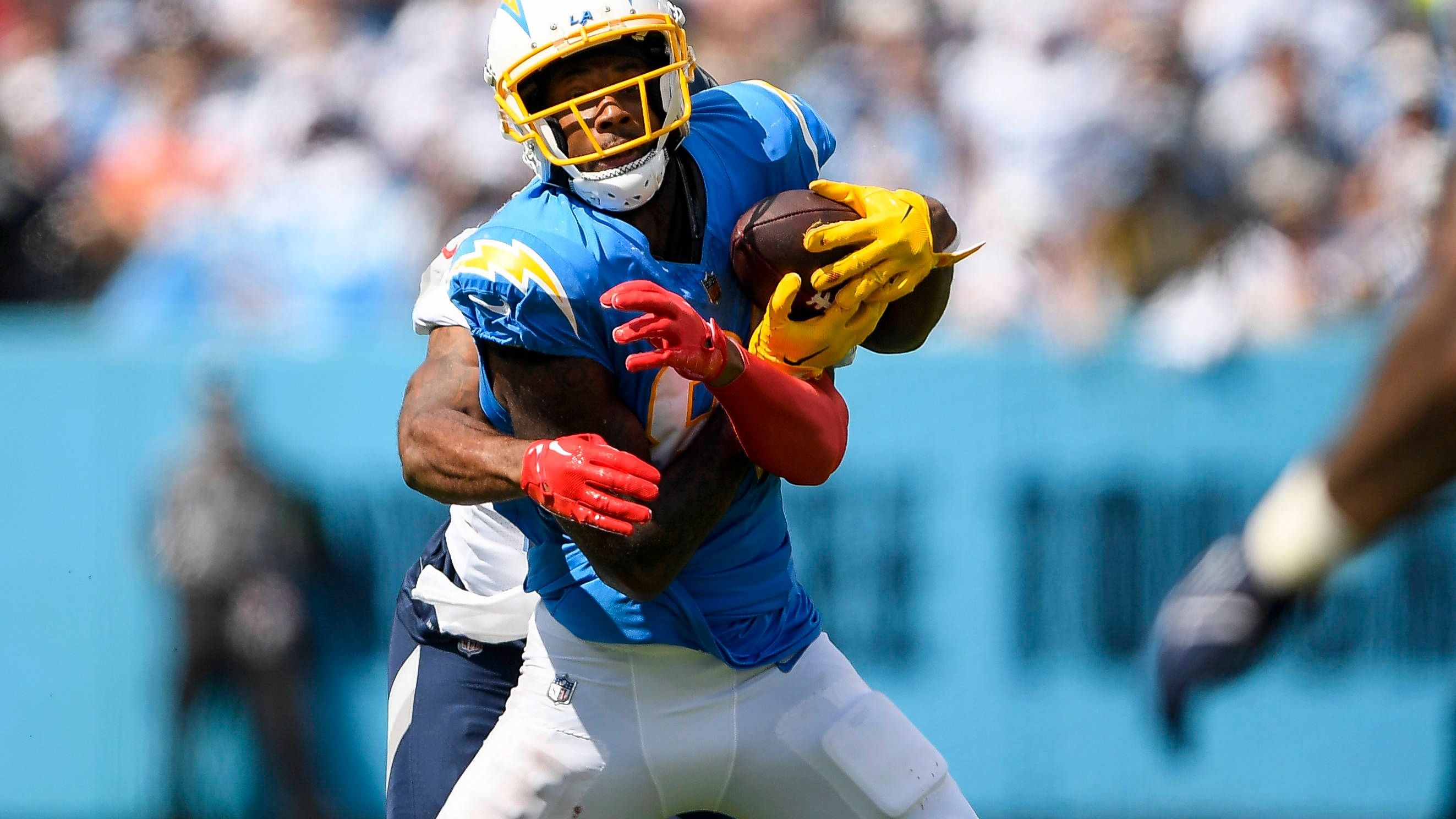 <strong>Mike Williams (Los Angeles Chargers)</strong><br>Die Befürchtungen der Los Angeles Chargers haben sich bestätigt: Für Mike Williams ist die Saison wohl beendet. Das berichtet "ESPN". Demnach hat sich Williams beim 28:24-Sieg bei den Minnesota Vikings am Sonntag einen Kreuzbandriss zugezogen. Das Missgeschick passierte im dritten Viertel, zuvor hatte er Pässe für 121 Yards und einen Touchdown gefangen. Für die Chargers ist der Ausfall ihres Top-Receivers ein herber sportlicher Rückschlag.