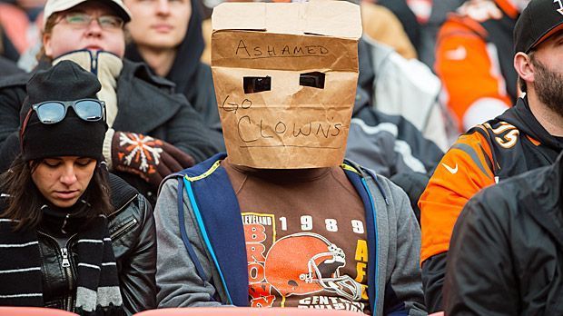 
                <strong>Cleveland Browns</strong><br>
                Cleveland Browns: Vor allem mit der ewigen Quarterback-Rotation sorgt das Team aus "Forest City" in dieser Saison für Schlagzeilen. Sportlich läuft's dagegen überhaupt nicht - da wendet sich auch so mancher Fan ab.
              