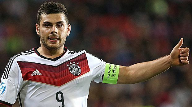 
                <strong>Kevin Volland</strong><br>
                STURM: Einen großen Mittelstürmer hat Löw nicht im Kader, der Bundestrainer setzt auf die falsche Neun. Das hat Mario Götze zuletzt gut gemacht, trotzdem sollte Kevin Volland eine Chance bekommen. Immerhin hat der Stürmer aus Hoffenheim an den letzten beiden Bundesliga-Spieltagen jeweils doppelt getroffen.
              