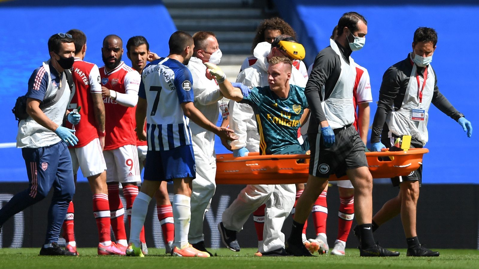 
                <strong>Bernd Leno verletzt - Das ist passiert</strong><br>
                Dort lässt es sich Leno nicht nehmen, Maupay noch ein paar Worte mit auf den Weg zu geben. Eine genaue Diagnose der Knieverletzung gibt es noch nicht. Ex-Arsenal-Keeper Jens Lehmann wünschte Leno via Twitter gute Besserung: "Ich fühle mit Bernd Leno. Er hat großartig für Arsenal gespielt und ich hoffe, dass die Verletzung nicht so ernst ist und er schnell wieder gesund wird."
              