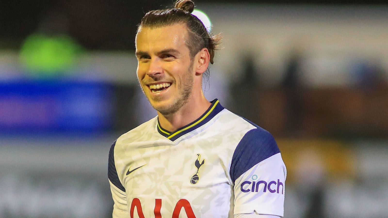 
                <strong>Gareth Bale</strong><br>
                Anders als Jovic ist Bale bereits seit Saisonbeginn an die Tottenham Hotspur verliehen. Der Waliser, einst der teuerste Transfer der Welt konnte bei Real nie konstant sein volles Potenzial abrufen. Der Marktwert des einstigen 101-Millionen-Euro Transfers beträgt nur noch rund 20 Millionen Euro.
              