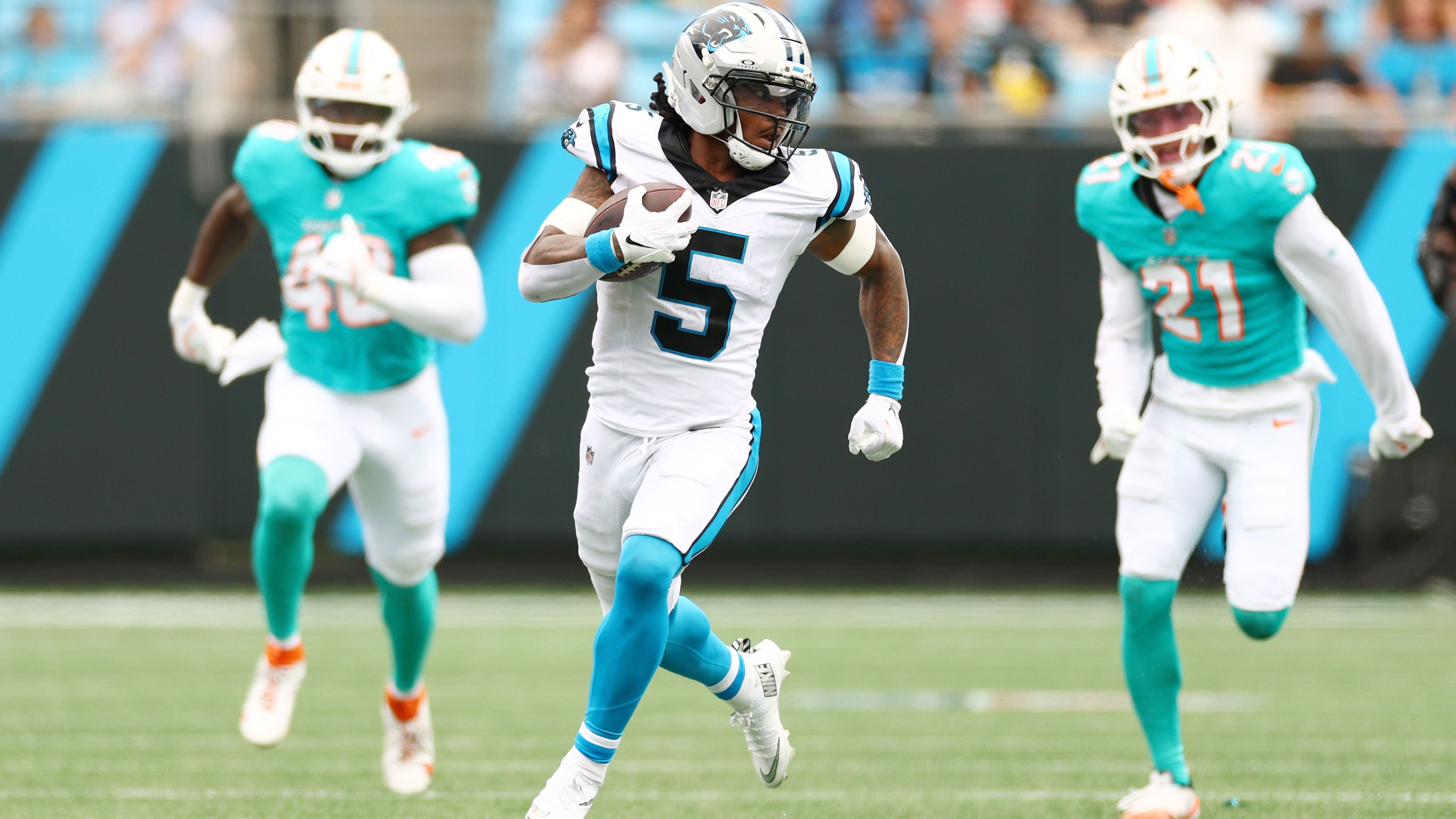 <strong>NFC Offense: Rico Dowdle (RB, Carolina Panthers)</strong><br>234 Scrimmage Yards (206 davon Rushing Yards) beim 27:24-Sieg gegen die Miami Dolphins sind die meisten Scrimmage und Rushing Yards in einem NFL-Spiel in dieser Saison. Dazu ein Rushing Touchdown.