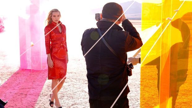 Anna-Maria posiert beim Shooting für das "Harper's Bazaar"-Cover in Folge 16 von "Germany's Next Topmodel" 