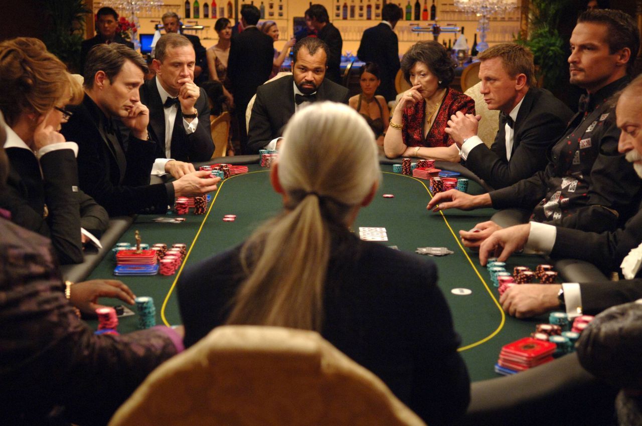 Im Dienste seiner Majestät reist Agent 007 um die Welt und wohnt dabei in spektakulären Hotels. In "Casino Royale" (2007) checkt James Bond (Daniel Craig) im "Splendide" in Montenegro ein, um seinen Widersacher Le Chiffre (Mads Mikkelsen) bei einem millionenschweren Pokerspiel zu bezwingen... 