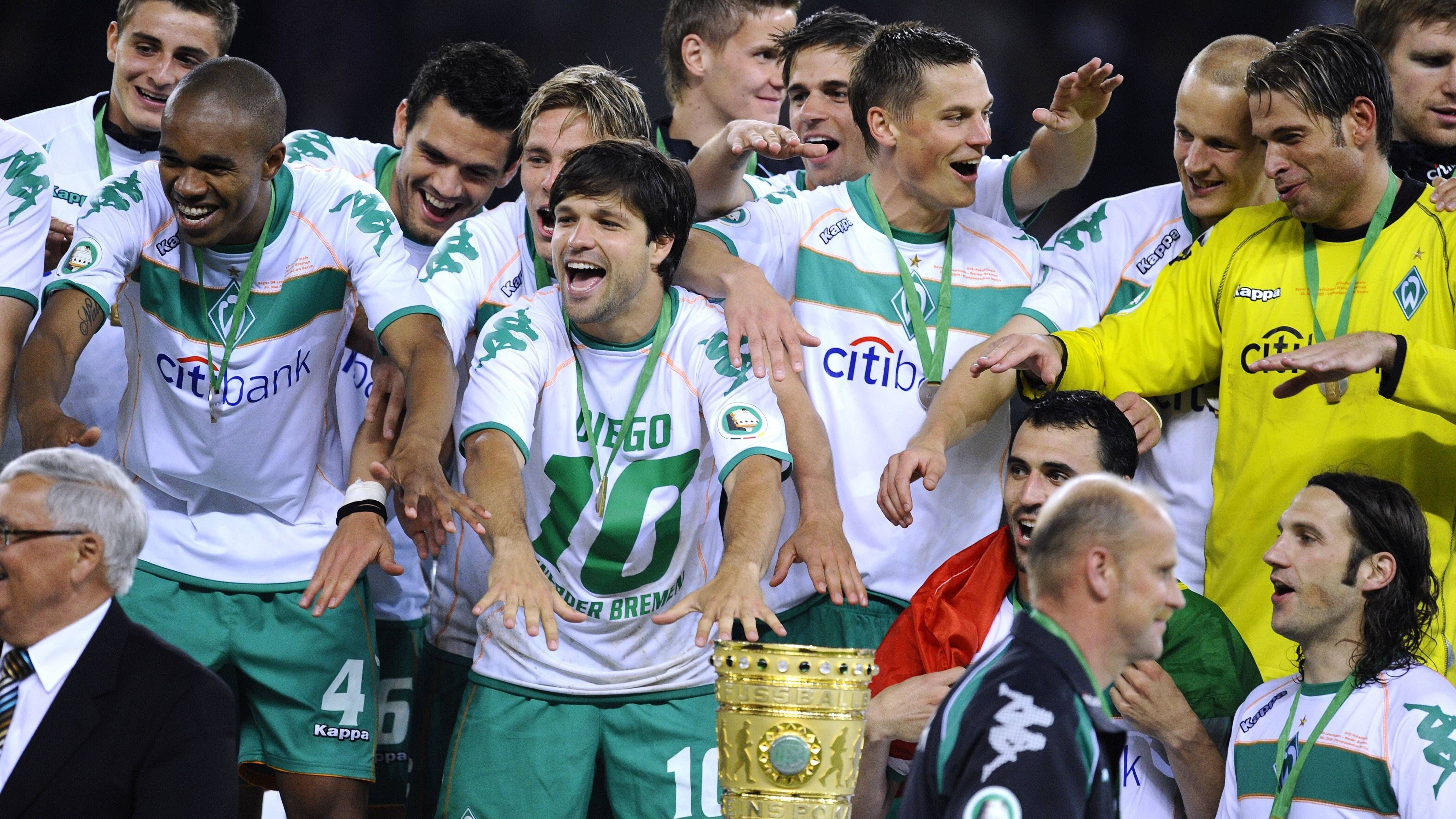 <em><strong>DFB-Pokal: So schnitt Werder Bremen seit 2015 ab</strong><br>Solche Jubelszenen wie beim Pokalsieg 2009 sind heute nur noch eine Erinnerung. Stattdessen musste Werder Bremen inzwischen bereits insgesamt 13-mal gleich in der ersten Runde die Segel streichen.&nbsp;<strong>ran</strong> hat sich das Abschneiden der Bremer im DFB-Pokal in den vergangenen zehn Jahren genauer angesehen.</em>