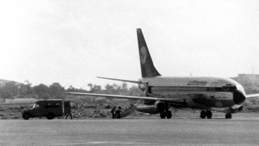 Am 13. Oktober 1977 entführten vier Terroristen die Lufthansa-Maschine "Landshut" auf dem Flug von Mallorca nach Frankfurt am Main. Die Aktion hatte zum Ziel, elf Mitglieder der Rote Armee Fraktion (RAF) aus deutscher Haft sowie zwei in der Türkei festgehaltene Palästinenser freizupressen.