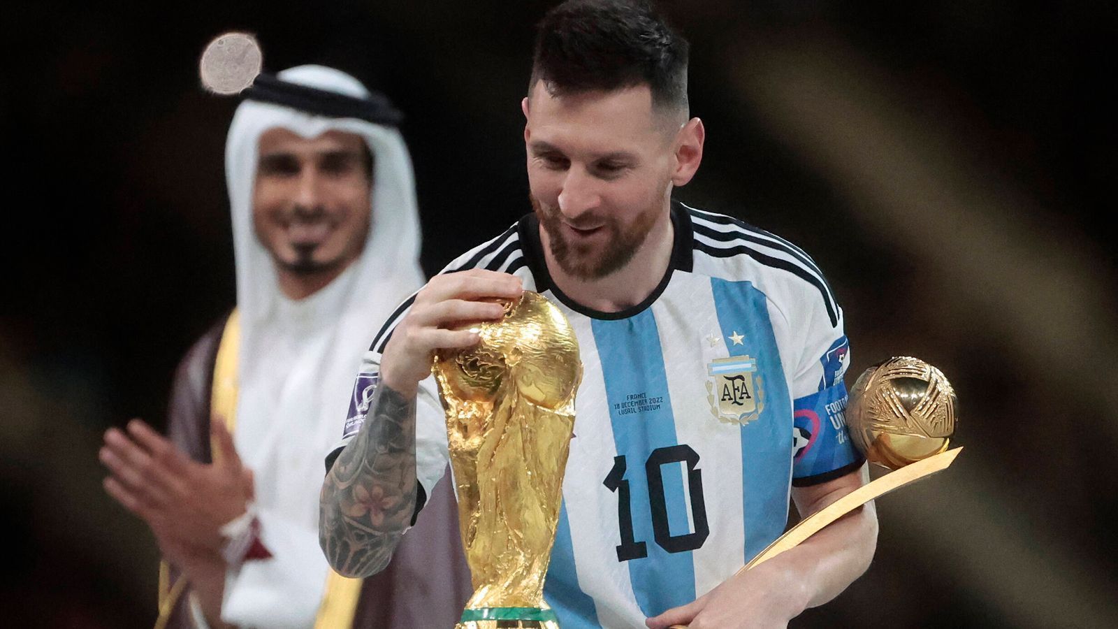 
                <strong>Sturm: Lionel Messi (35, Argentinien)</strong><br>
                &#x2022; Einsätze: 7 (690 Spielminuten)<br>&#x2022; Scorerpunkte: 7 Tore und 3 Assist<br>&#x2022; Minuten pro Tor: 99<br>&#x2022; Länderspiele: 172<br>&#x2022; Verein: Paris Saint-Germain<br>
              