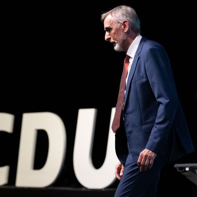 Sachsens CDU-Innenminister Armin Schuster fordert dringend Maßnahmen zur Begrenzung der Zuwanderung.