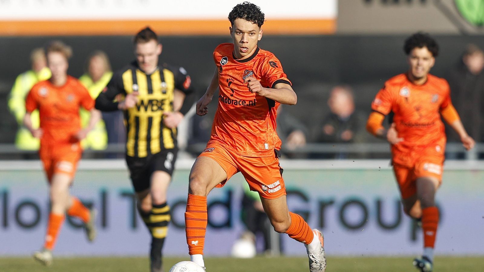 
                <strong>Eredivisie</strong><br>
                &#x2022; Imran Nazih<br>&#x2022; Eingesetzt am: 31. August 2022<br>&#x2022; Damaliges Alter: 16 Jahre, 7 Monate, 6 Tage<br>&#x2022; Verein: FC Volendam<br>
              