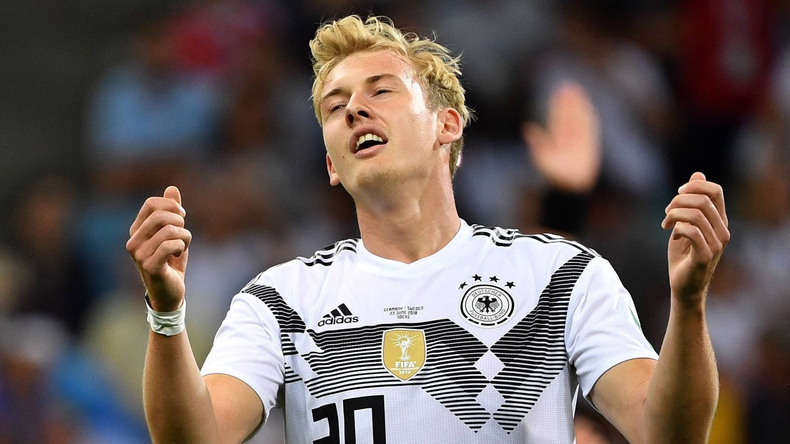 
                <strong>Mittelfeld: Julian Brandt</strong><br>
                Seine zwei Kurzauftritte haben Lust auf mehr gemacht. Die rechte Seite ist nicht seine Heimat, aber was soll's. Brandt sollte gegen Südkorea als Freigeist wirbeln und gerne viel mit Reus und Werner die Positionen tauschen.
              